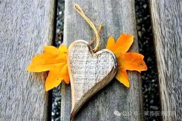 亲人离开，不掉眼泪的人，多半是这3种人-有驾